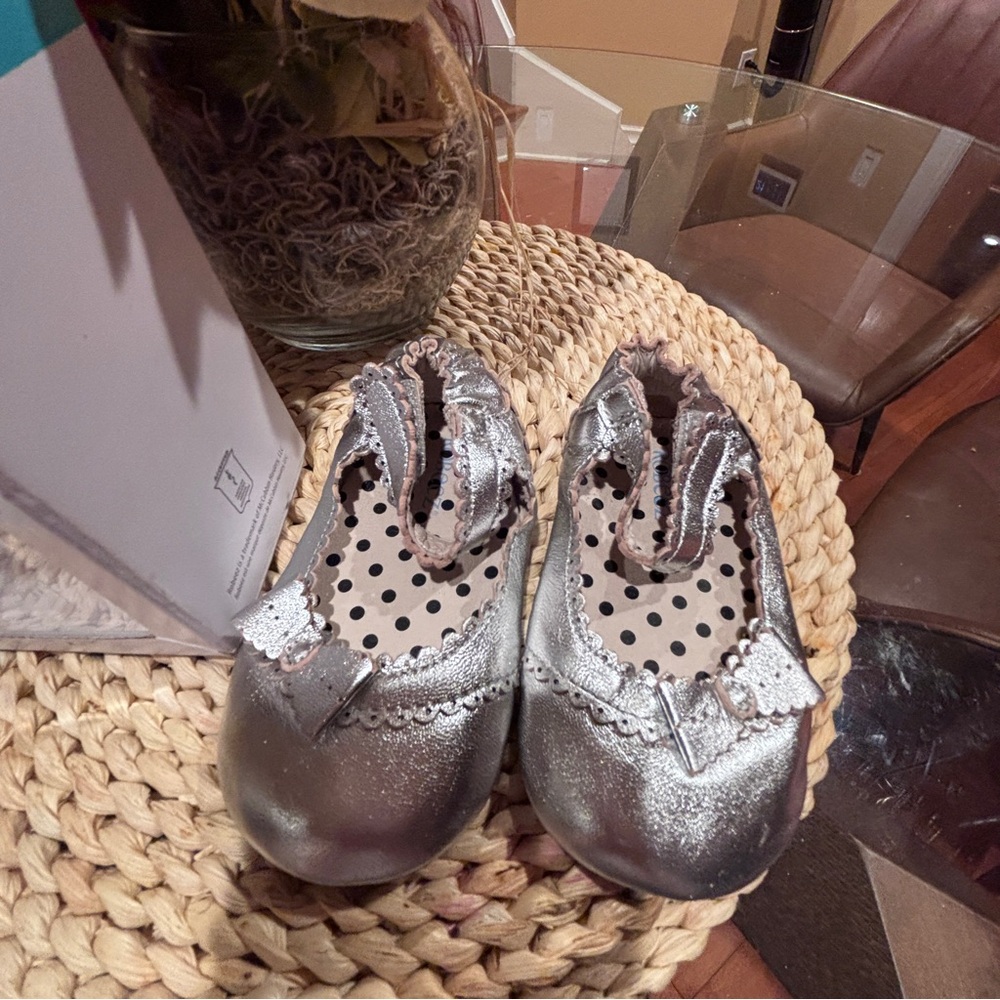 Robeez Catherine Mini Shoez (aka Silver Walkers)  Size 12-18 Months